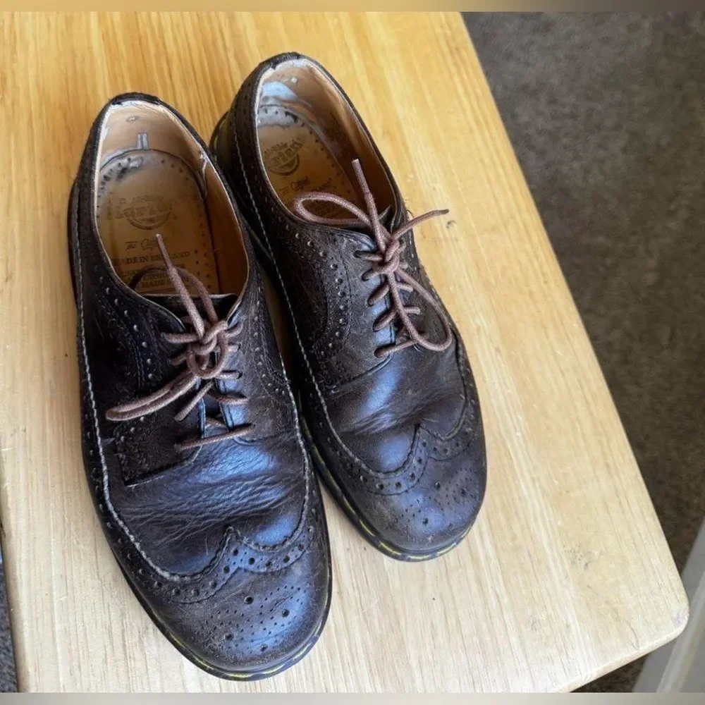 DR Martens Brown UK size 7 US9 England Leather Brogue Wingtip Oxford Shoes